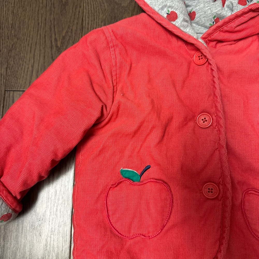 Baby Boden Coral-Red Hooded Puffer Jacket with Apple Pockets size 18/24 - Picture 3 of 5